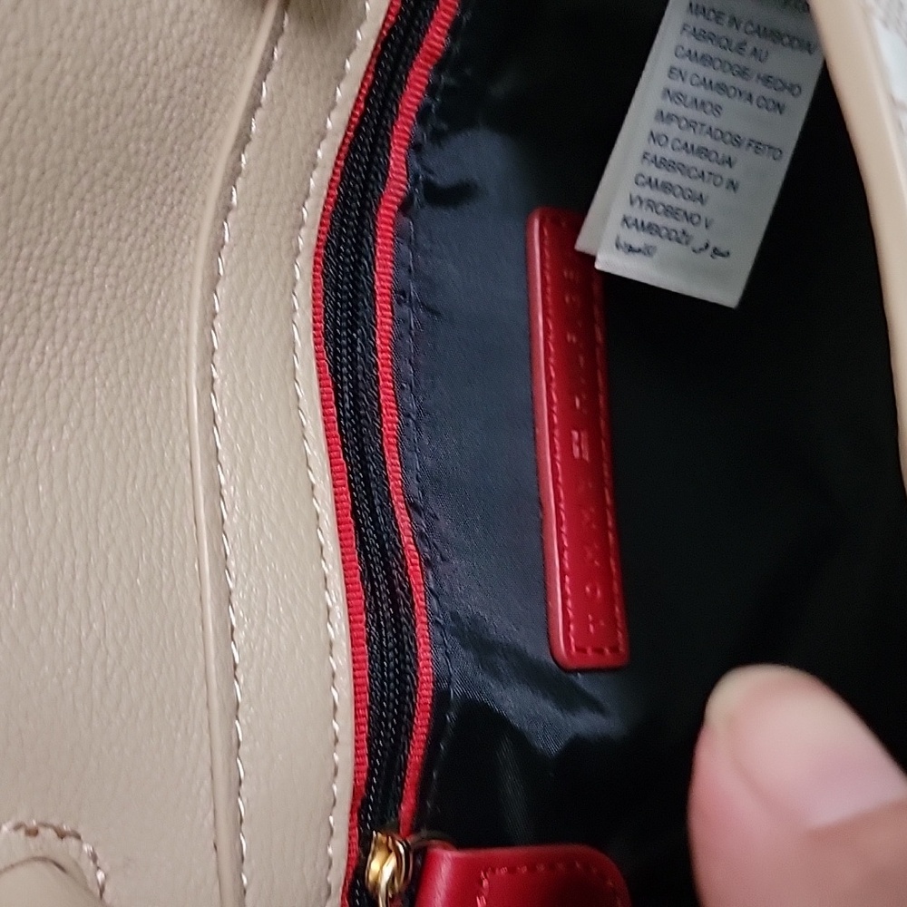 Tommy Hilfiger Cream and White Crossbody Bag with Elegant Design - Picture 6 of 11